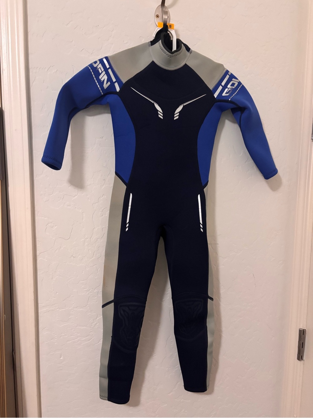 Goldfin Blue and black neoprene wetsuit with gray panels size 6